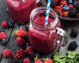 Meva va sabzavotlarda flavonoidlar mavjud. Flavonoidlar antioksidantlardir va yallig'lanishga qarshi xususiyatlarga ega, bu esa venoz yetishmovchilikni oldini olishga yordam beradi.